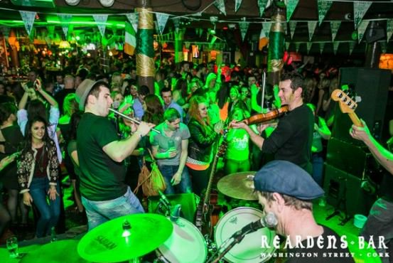 Reardenscork's tweet photo. Early music sessions at 6pm with #Torcan @fleadhcheoil @FleadhNaMumhan followed with #HellforLeather on stage from 10pm #SundaySession 🎸🎶🥁🎤🍺 https://t.co/M0q7lR9QTi