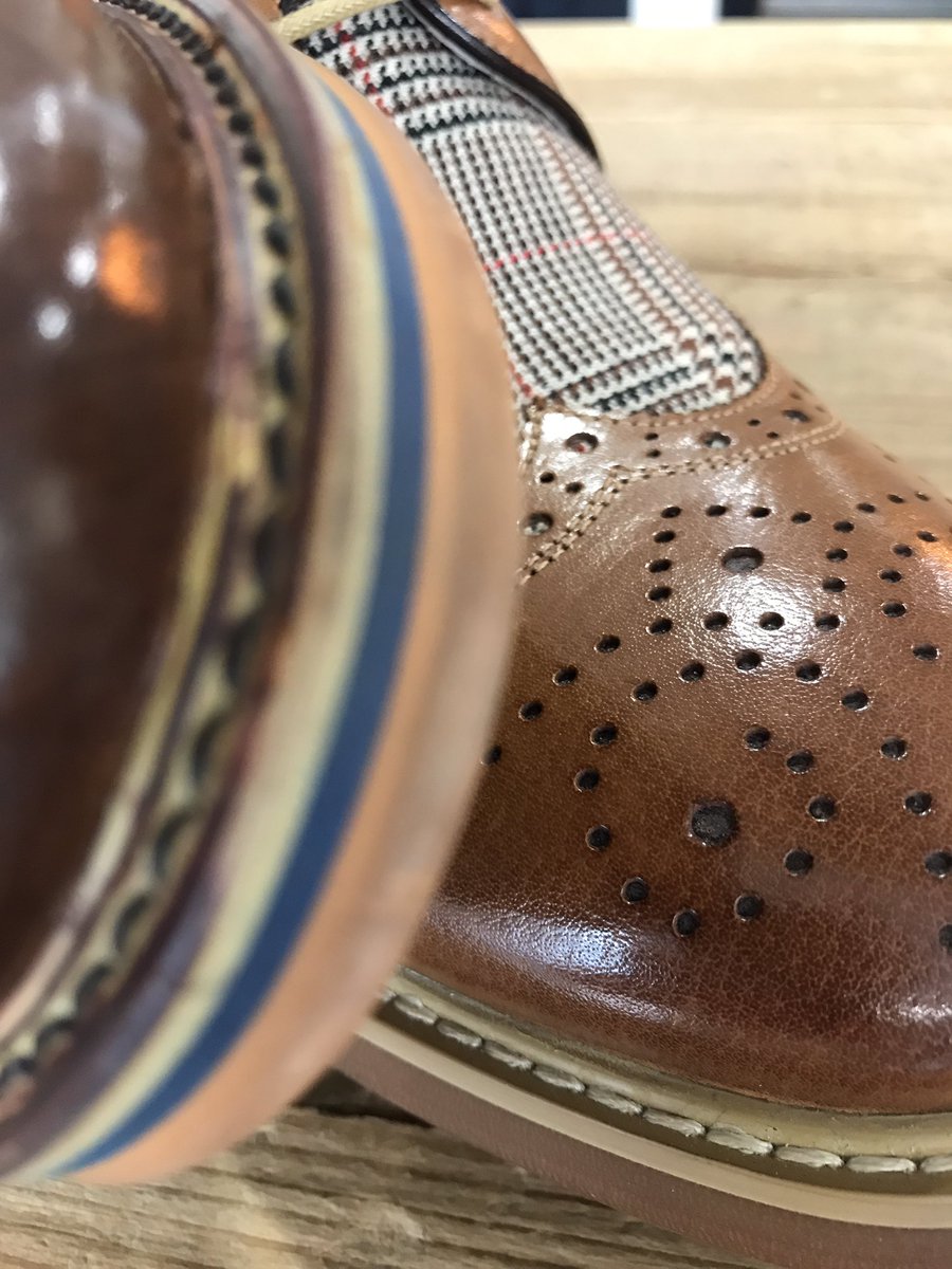 GereLincoln's tweet photo. A few old classics back in stock! #justinreece #baselondon #brouges #newshoes https://t.co/fqh5lQzjVt