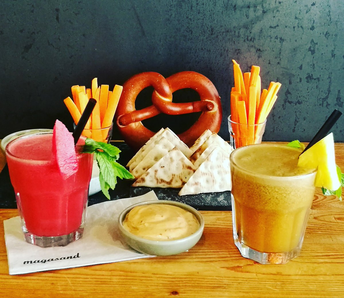 magasand1's tweet photo. Te invitamos a 1 #coctel #casquivana o #sandinista con tu #brunch o #almuerzo este #findesemana! Disfruta de #Magasand #Delicias T Bretón 52 https://t.co/yKIXleqrpd