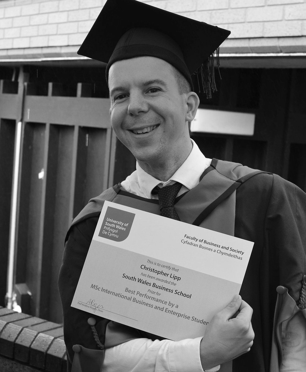 IPAGBS's tweet photo. #IPAGStudent Notre étudiant Christopher Lipp a reçu le prix du Best Performing Student de l'@UniSouthWales à Cardiff https://t.co/dAx55mzmen https://t.co/BRr8dt10U1