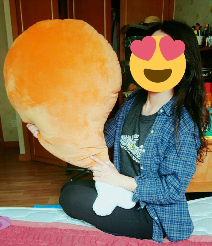 boo0e0's tweet photo. 익명 요청하신 구매자 분의 닭다리쿠션 후기입니다🍗💕 https://t.co/uoaie6Y8lk