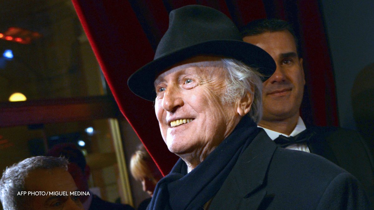 franceinfo's tweet photo. Le comédien Claude Rich, l'une des figures les plus familières du cinéma français, est mort jeudi soir, à l'âge de 88 ans https://t.co/2IOfe5Js6Z