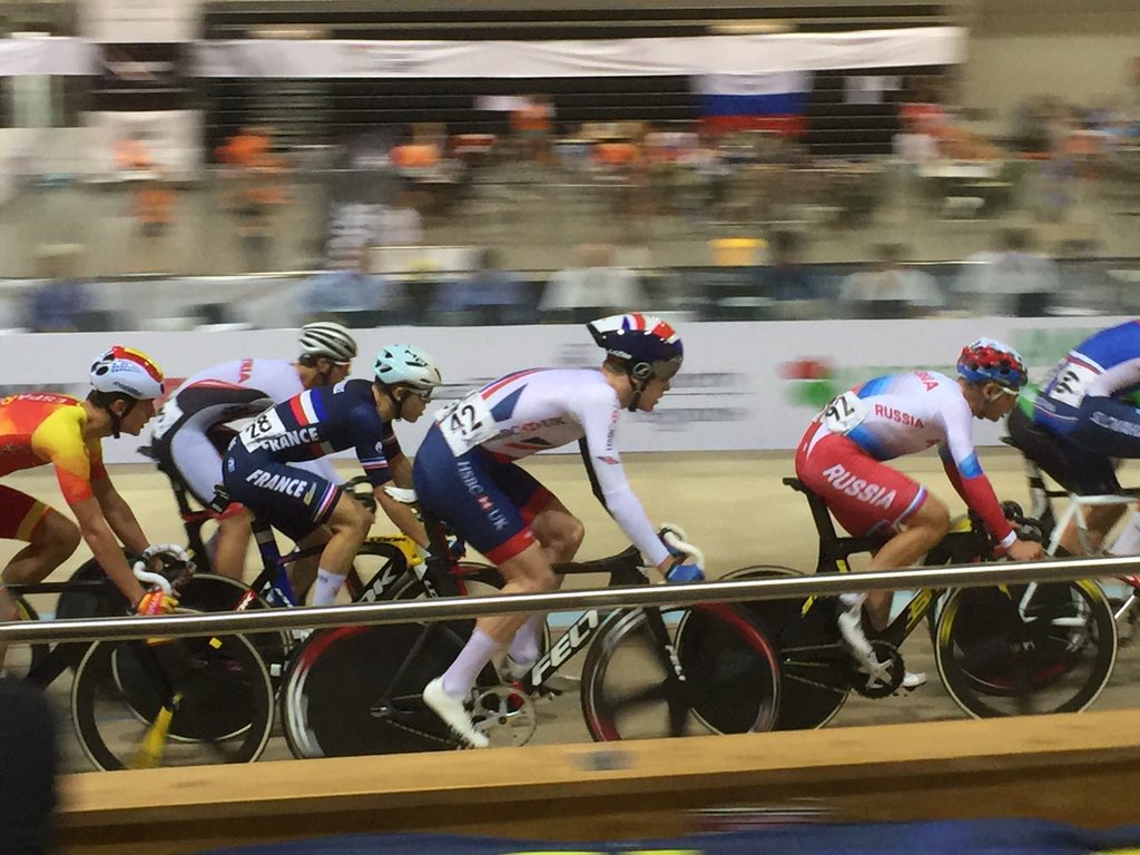 paulo_stewart's tweet photo. @fred_wright0 in first and very scrappy Scratch race in the omnium...1 down 3 to go #GoFreddy #GoTeamGB 🇬🇧 https://t.co/ZlbQ9BUtJ1