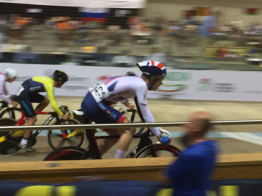 paulo_stewart's tweet photo. @fred_wright0 in first and very scrappy Scratch race in the omnium...1 down 3 to go #GoFreddy #GoTeamGB 🇬🇧 https://t.co/ZlbQ9BUtJ1
