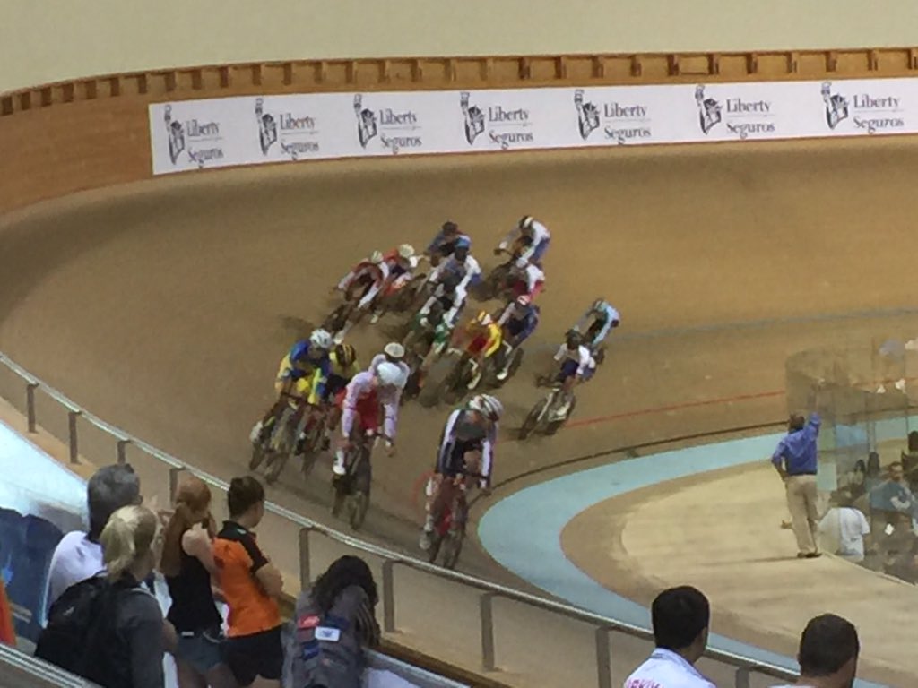 paulo_stewart's tweet photo. @fred_wright0 in first and very scrappy Scratch race in the omnium...1 down 3 to go #GoFreddy #GoTeamGB 🇬🇧 https://t.co/ZlbQ9BUtJ1