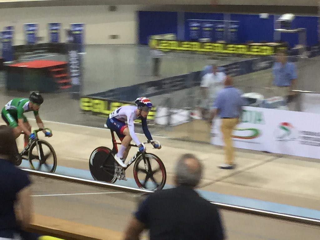 paulo_stewart's tweet photo. @fred_wright0 in first and very scrappy Scratch race in the omnium...1 down 3 to go #GoFreddy #GoTeamGB 🇬🇧 https://t.co/ZlbQ9BUtJ1