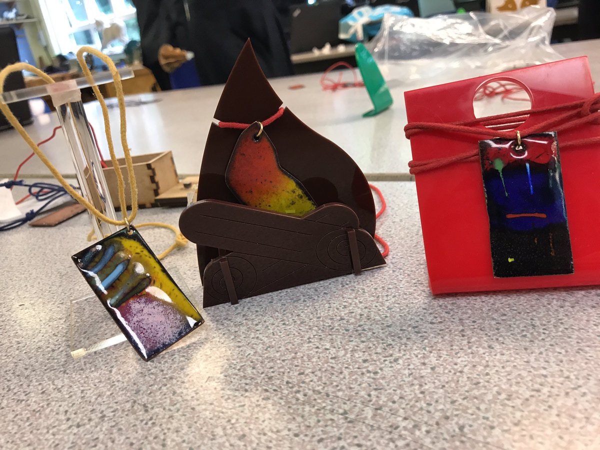 UckColl_Tech's tweet photo. Year 9 enamelled jewellery and stands #dandt #lovelearning https://t.co/NCjnmmWLqs