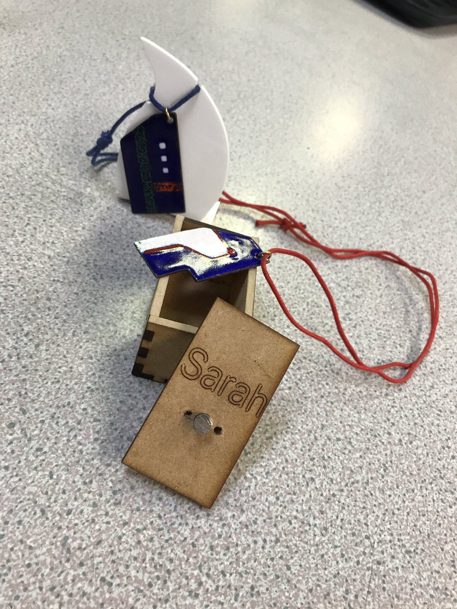 UckColl_Tech's tweet photo. Year 9 enamelled jewellery and stands #dandt #lovelearning https://t.co/NCjnmmWLqs