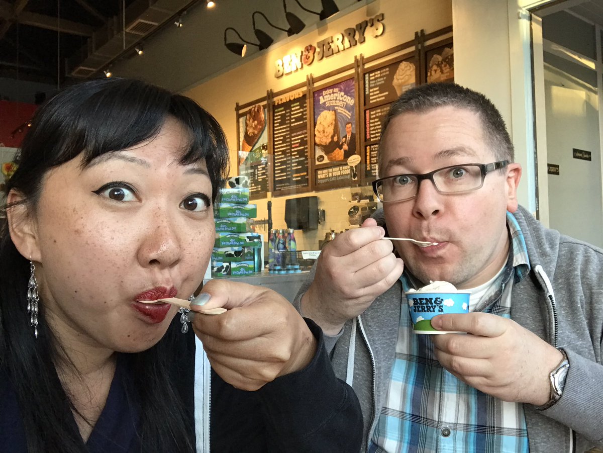 cookiesANDclogs's tweet photo. What do you do when traveling w/o kids? Eat as much ice cream as you want of course. ππ¦π§π¨ #MyRiverPointe #ResorTime #GrandPacificResorts AD https://t.co/QcZm1IHpKE