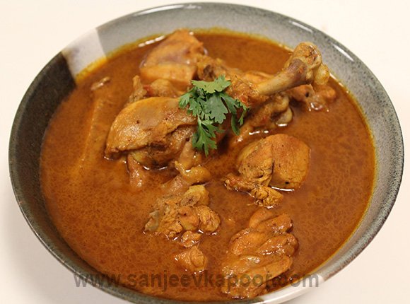 KhanaKhazana's tweet image. Chicken curry is one of those things that you can make in a ton of ways, but this recipe is a guaranteed hit
Recipe- ow.ly/MtTp30dNE2D