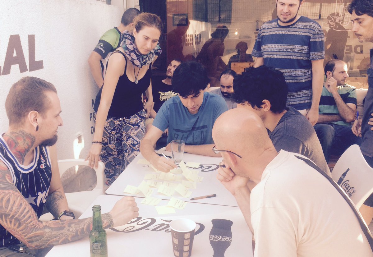 miquelmora's tweet photo. Muy buen ejemplo de auto organización y compartir conocimiento con pasión #Agile la fresca #leancoffe @agilecampTGN https://t.co/vXdBxbAgtH