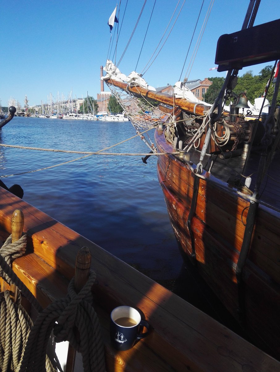 LiisaKujala's tweet photo. Hieno aamu #Turku! #TallShipsRaces #TSR17 #TallShipRace #Purjealus #Purjelaiva #Purjelaivakisa #Purjehdus #Sailing #tallshipsturku #TSR https://t.co/eBSeH7WoO4