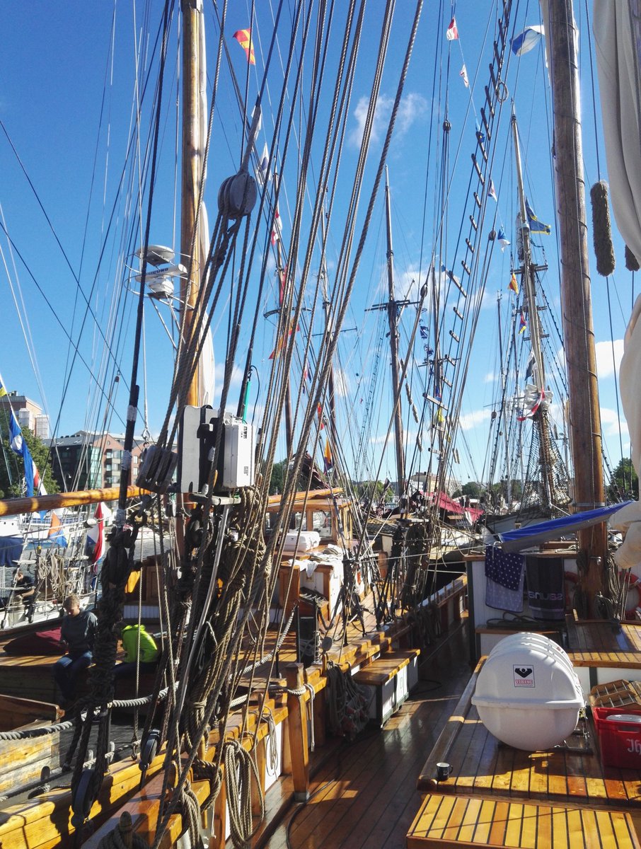 LiisaKujala's tweet photo. Hieno aamu #Turku! #TallShipsRaces #TSR17 #TallShipRace #Purjealus #Purjelaiva #Purjelaivakisa #Purjehdus #Sailing #tallshipsturku #TSR https://t.co/eBSeH7WoO4