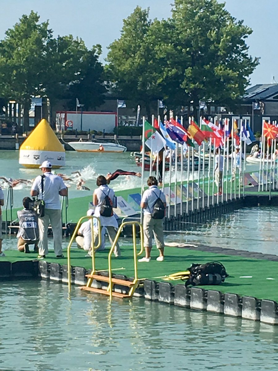 FFNatation's tweet photo. Départ du 25km messieurs avec @axelreymond et @loganat_swim Allez la France ! 💪🏼🇫🇷 #Balaton2017 #TeamFrance https://t.co/vTIyJJoJ8F