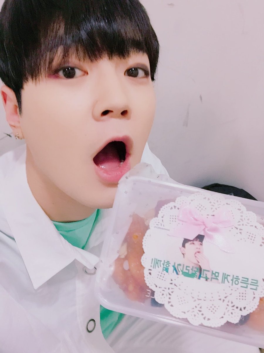 UP10TION's tweet photo. [#비토] 너무너무 맛있게 잘먹었어요 허니텐 고마워요 https://t.co/pqvex6AE1w