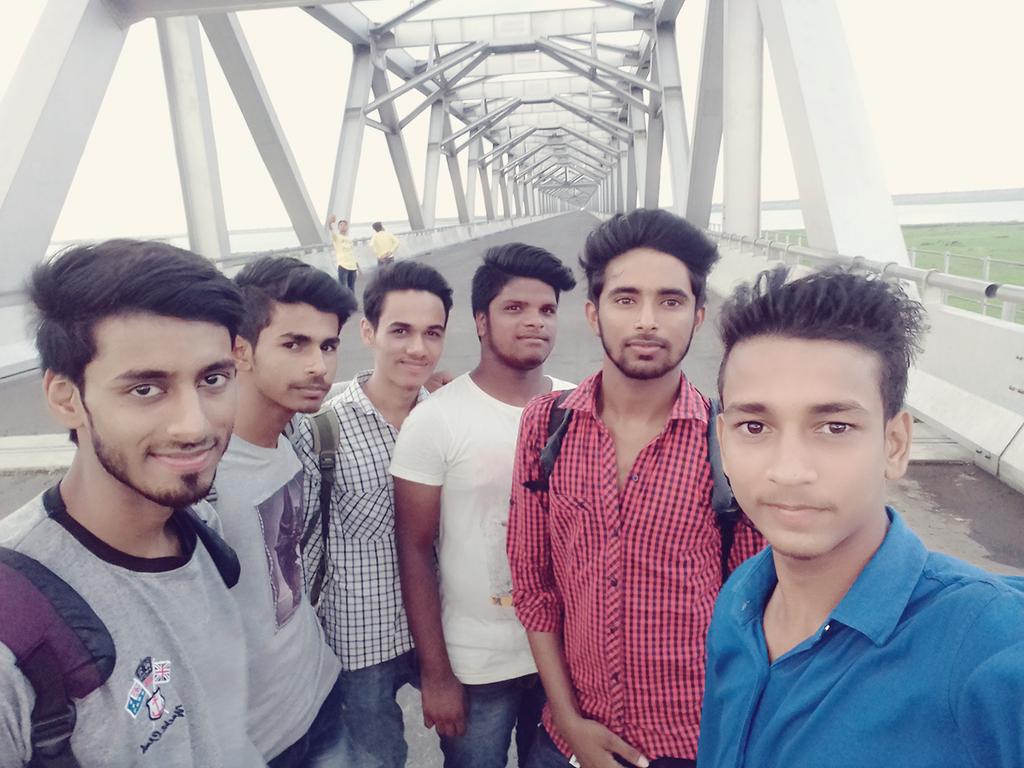 rishabhatal75's tweet photo. Friendship is all about trusting each other,
helping each other,
loving each other,
&
#being_crazy together https://t.co/vemDFeQvB8