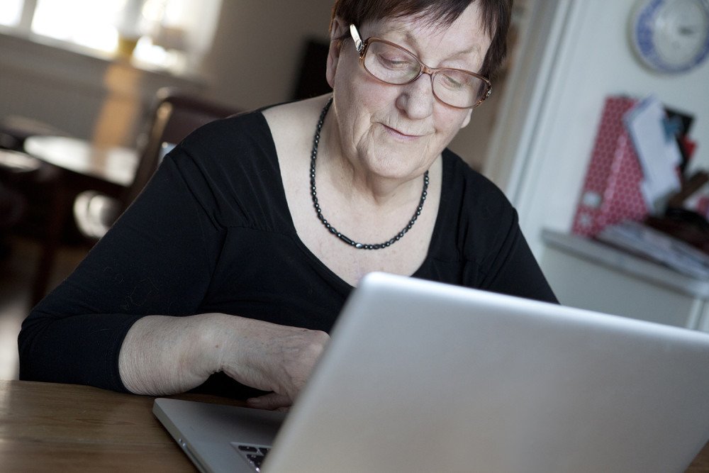 Övertorneå kommun övervinner långa avstånd genom anhörigstöd via nätet. mynewsdesk.com/se/anhorigasri…