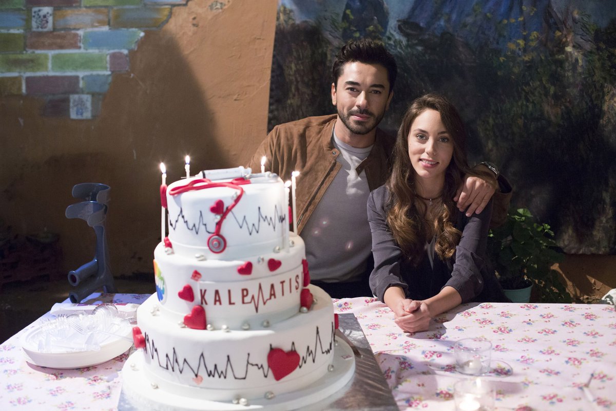 #KalpAtışı birinciliğini pasta keserek kutladı 🏆 <a href="/kalpatisitv/">Kalp Atışı</a>

showtv.com.tr/dizi/haber/156…