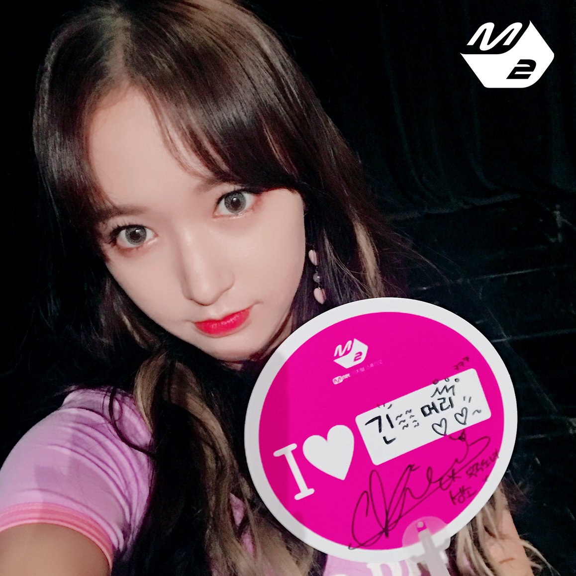 M2MPD's tweet photo. [RT이벤트] 우주소녀의 #엠투부채 를 받고 싶은 분은 RT GO!! (~7/27)
#우주소녀 #WJSN @WJSN_Cosmic
#다음_엠카까지_보라색_긴머리_ㄱㄱ
#Mnet #M2 #엠넷 #엠투 https://t.co/OI5pjOyC4L