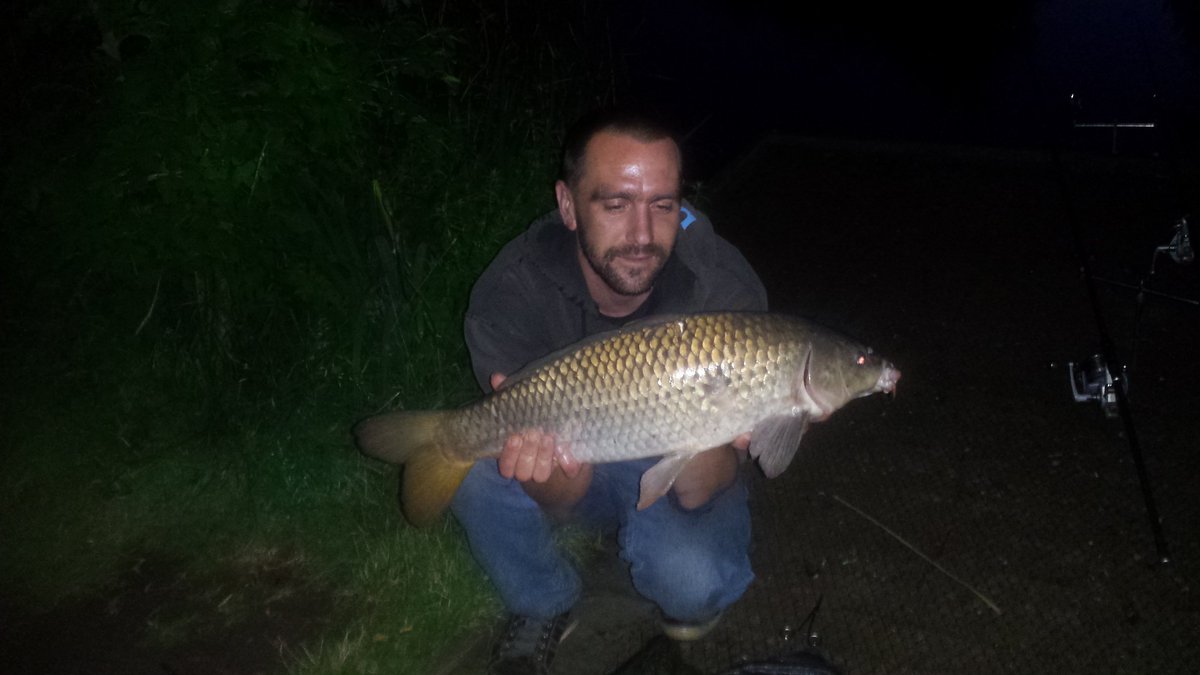 WBMCarpFishing's tweet photo. 1st trip in ages yesterday evening on a social with mates. Had 2 from the margins, this 10lber the biggest on @Naturesbaits #BloodwormX https://t.co/CGfjtNvcxY