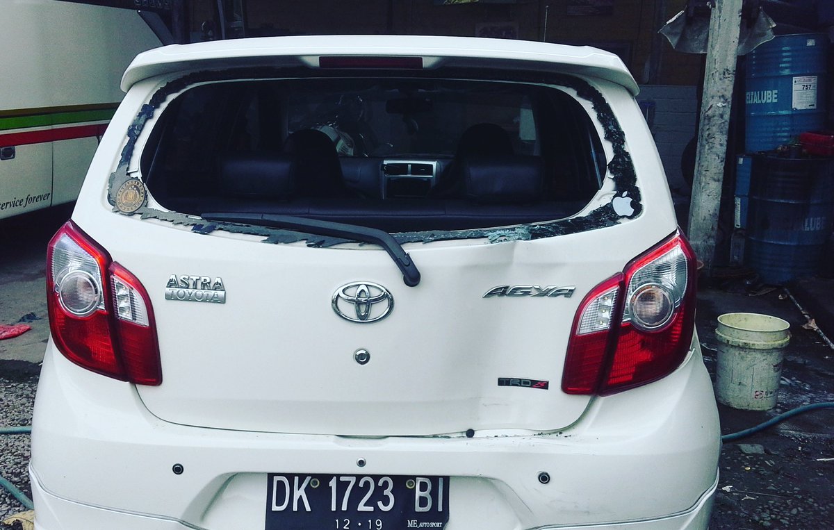 Swe3t_Java81's tweet image. Brakkk...akibat belajar nyetirrr...semoga ada penyelesaiannya...😇#today