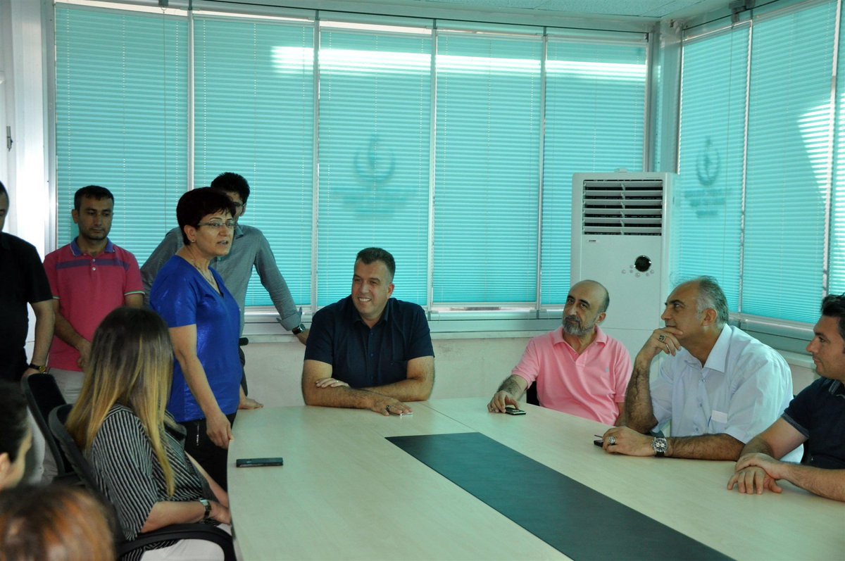ManisaHSM's tweet photo. Halk Sağlığı Müdürü Dr. Engin Yıldırım, emekli olan Elif Sevda Dalkılıç ve Hüseyin Güler'e, düzenlenen törenle teşekkür plaketi verdi. https://t.co/CnofqsQU7r