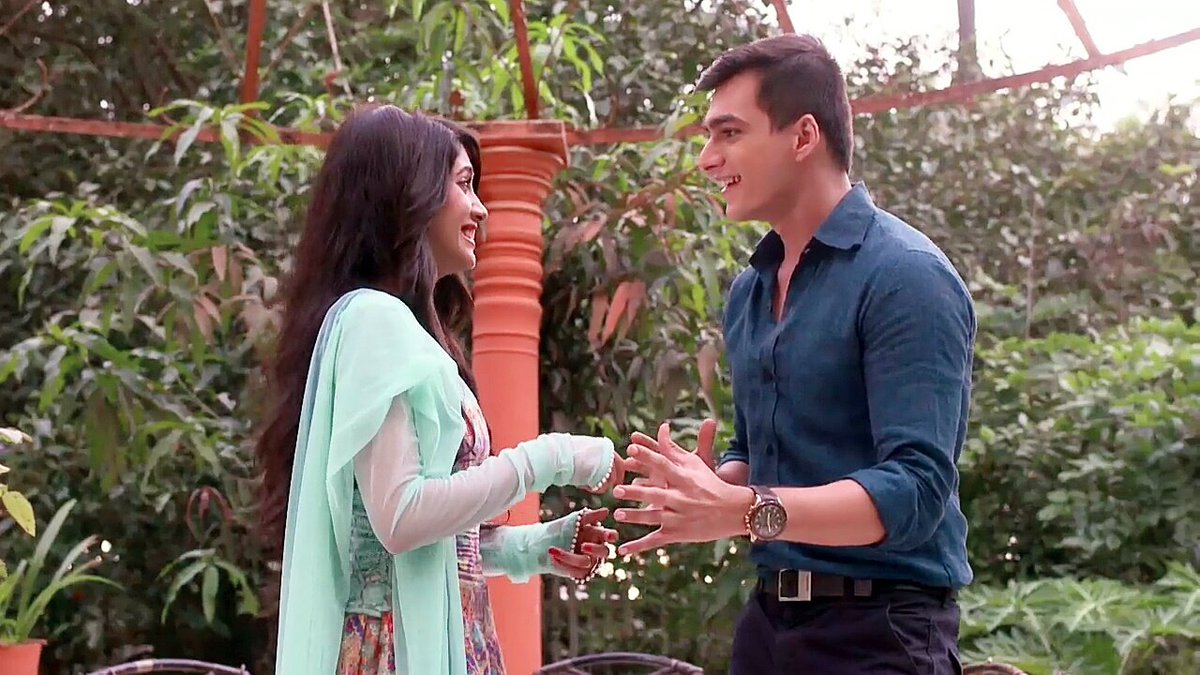 rasgulli_____'s tweet photo. Ayee Hayeee 😍😍 In #Lovestory ki #TheoryClass 😆😆🙈🙈🙈😂 Na Jane mere Dil ko kyaa...🙈🙈 Caps-1 @momo_mohsin @shivangijoshi10 @TeamShivangiJ https://t.co/PGtsWbuSrt