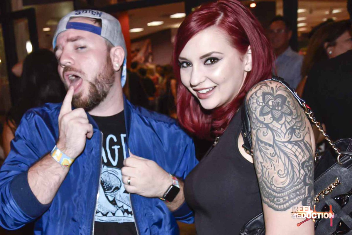 ReelSeduction's tweet photo. Hollywood nights! @Hustler hosted a great website launch party! @MasonJarr666 @AmberIvyxo @OliverStar03 #rockstars #cockstars #funpeeps https://t.co/siSqaPCS2l