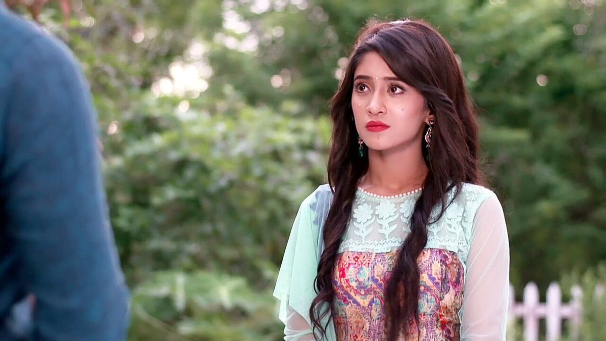 rasgulli_____'s tweet photo. Ayee Hayeee 😍😍 In #Lovestory ki #TheoryClass 😆😆🙈🙈🙈😂 Na Jane mere Dil ko kyaa...🙈🙈 Caps-3 last😍 @momo_mohsin @shivangijoshi10 @TeamShivangiJ https://t.co/5EUvAATsDL