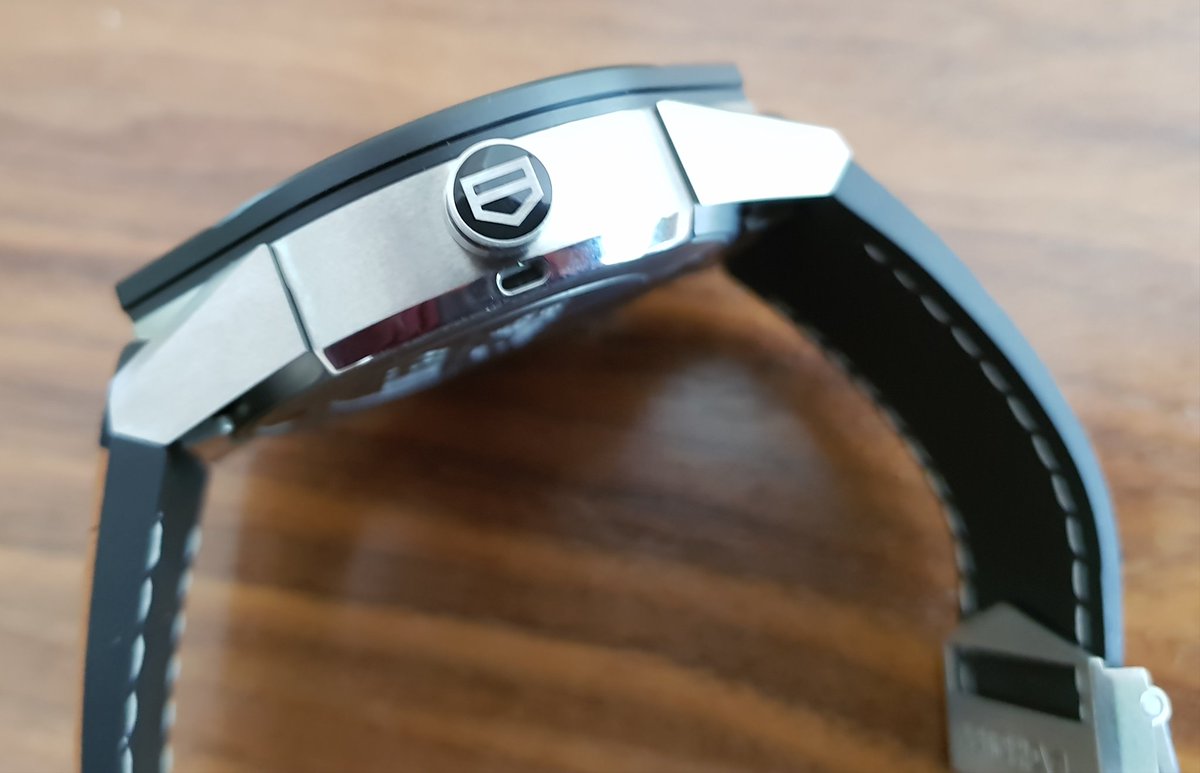 benwood's tweet photo. Test driving @TAGHeuer Connected Modular 45 smartwatch powered by @AndroidWear and @Intel #TechBling https://t.co/NGjajFEskO