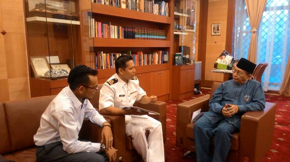 rmnspc's tweet photo. Penasihat Sosiobudaya Kerajaan Malaysia bersama Pegawai Penyelidik PUSMAS TLDM berkongsi pandangan tentang Sejarah Kemerdekaan Tanah Melayu https://t.co/J23mR2wsZ2