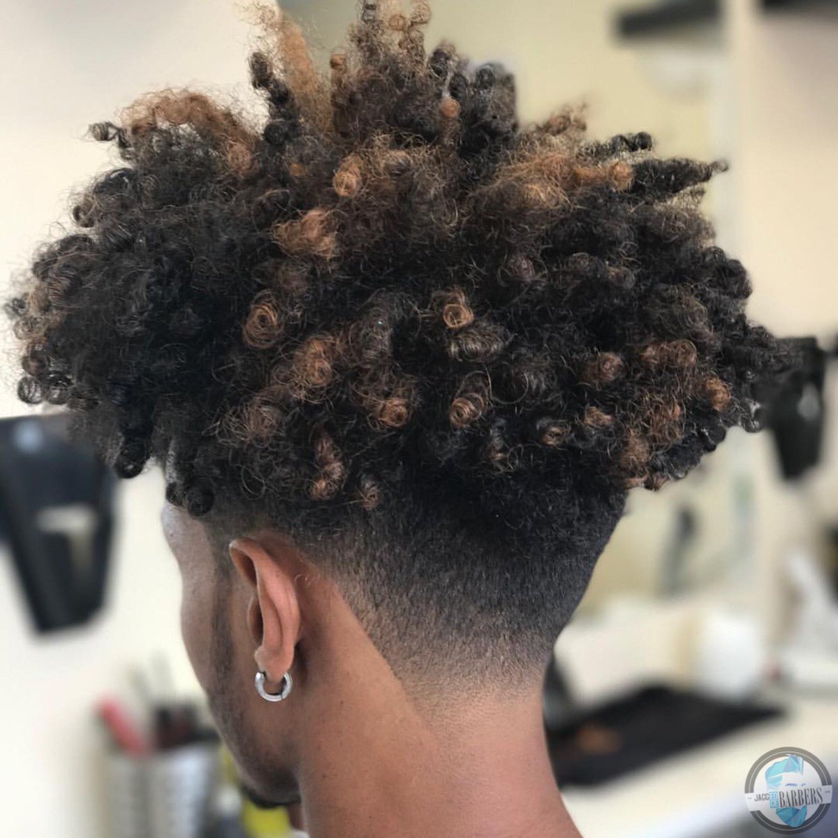 JaggedEdge1's tweet photo. #FreshTrimFriday ๐๐ฝ Here we have a 0.5 undercut into a 2, finished with a a taper๐ฅ Haircut by Timothy at #JEPeterborough ๐โ๏ธ https://t.co/rzuc3q4uBV