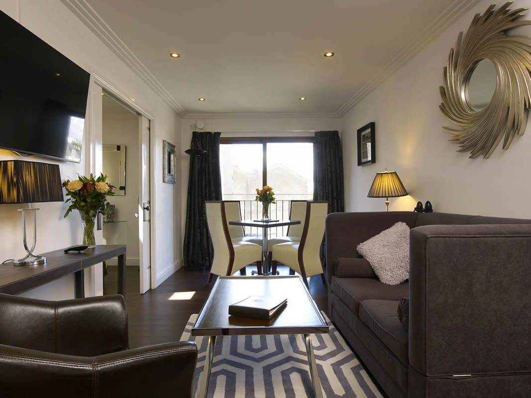 ASAPThe's tweet photo. Many thanks @MansleyGroup - fantastic stay #Cheltenham Strozzi Palace #quality #servicedapartments &amp; fab #breakfast #pack ! https://t.co/v0ZuTujTT4
