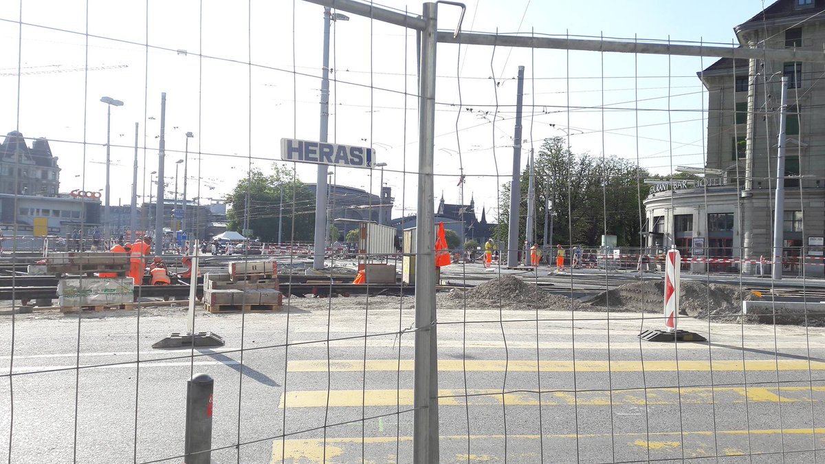 Die Bauarbeiten sind im vollen Gang. Am Central gibt es kein Durchkommen mehr. Zum Glück sind Semesterferien!