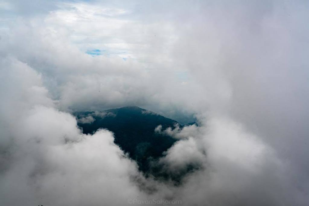 Pavansakaram's tweet photo. Above the clouds
#hiking #hillslife #mountains #mountainview #mountaneer #sonyalphain #yercaud #tamilnadu #mother… https://t.co/ajEUzH8CKu https://t.co/Qxxx2vMh0Z