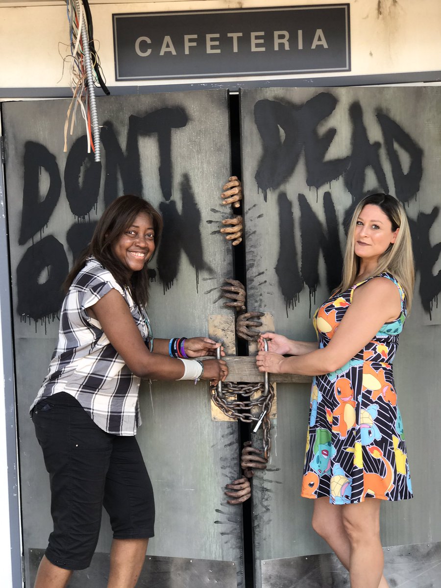 lcwilli1's tweet photo. Don't open, Dead Inside 😱 #TWDPanel &amp; trailer Day tomorrow #SDCC 2017!! #TheWalkingDead #DeadConnection #TWDFamily #TWD #DontOpenDeadInside https://t.co/NBRsTb1PJE