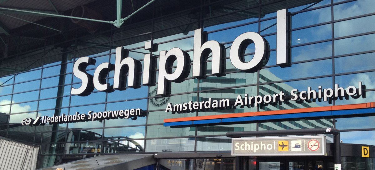 DoetsCommunity's tweet photo. #Advies: Vanwege de verwachte drukte op @Schiphol, adviseren wij om 3 uur voor vertrek aanwezig te zijn op de luchthaven. #OntspannenOpReis https://t.co/5u2iCpNXKX