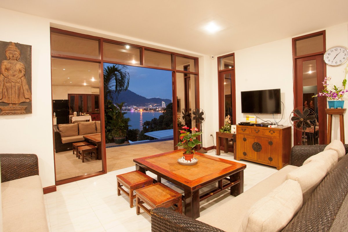 adentview's tweet image. มุมห้องรับแขก มองด้านนอกเห็นวิวสวยๆ