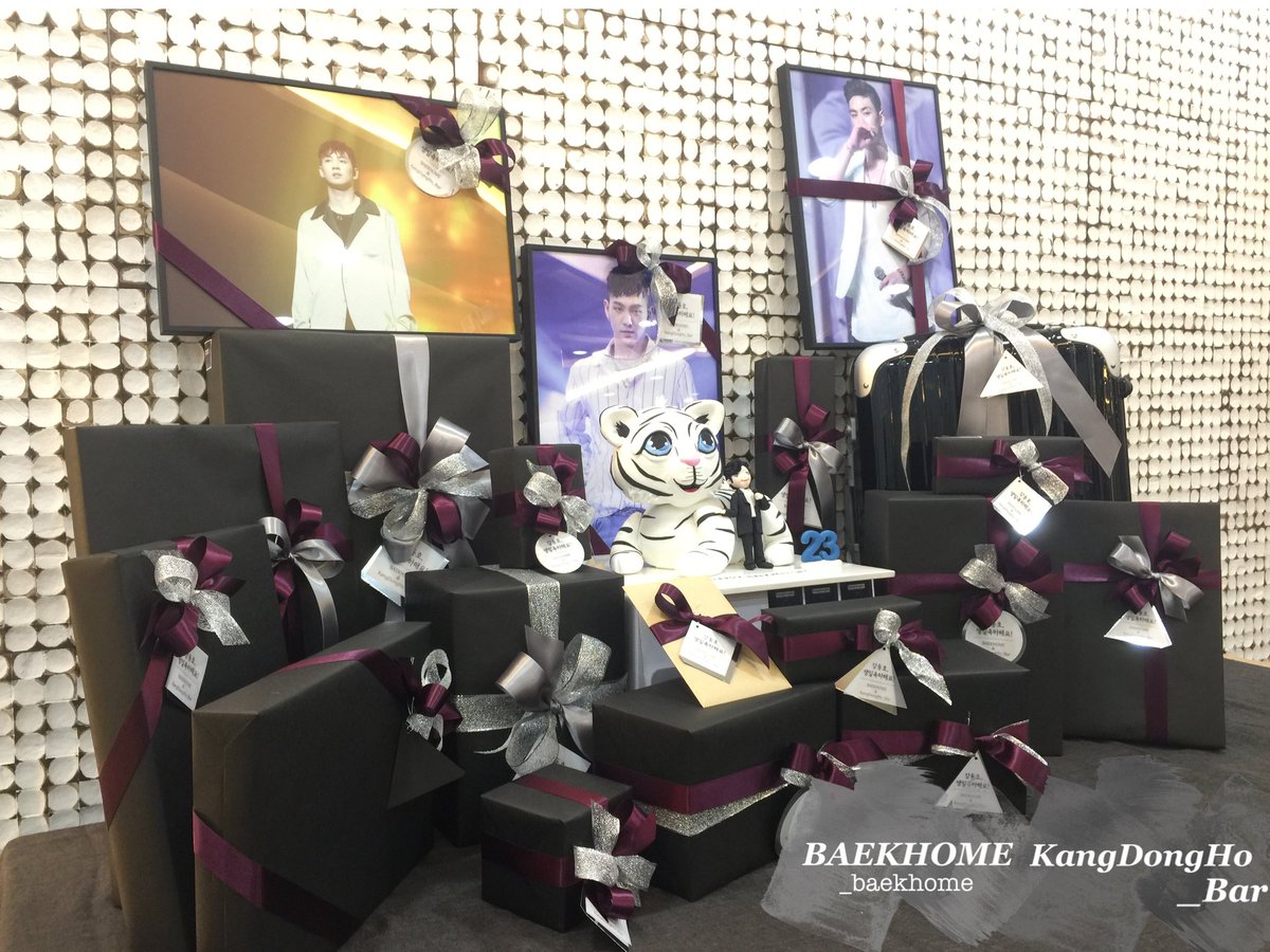 kangdonghobar's tweet photo. 중국 KangDongHo_Bar과 @_baekhome 같이 준비했던 선물들 pledis에 도착했네요！！！

동호야. 생일 축하해요!
태어나 줘서 고마워!
#쏟아지는유성같은_동호야_생일축하해 
#HappyBaekhoDay https://t.co/RATPTC48RI