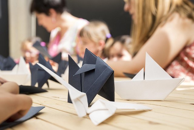 empaperart's tweet photo. Trabajo #artesanal donde la precisión de las manos es clave para dar la forma deseada al #papel #origami #decoracion #paperart #papiroflexia https://t.co/Tq9LrOjLNv