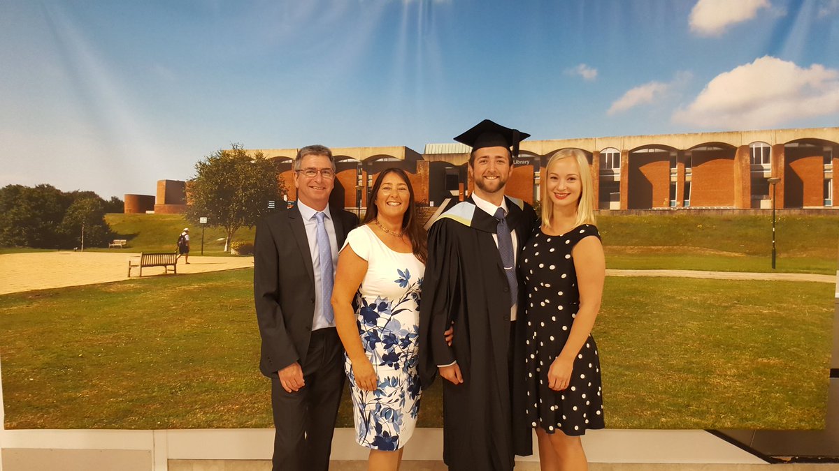 All the clever clogs from <a href="/BSMSMedSchool/">BSMS</a>, <a href="/SussexMaths/">Maths@Sussex</a> and <a href="/PhysicsAtSussex/">Physics at Sussex</a> are arriving with their proud guests #sussexgrad 😁🤗 good luck! 😙