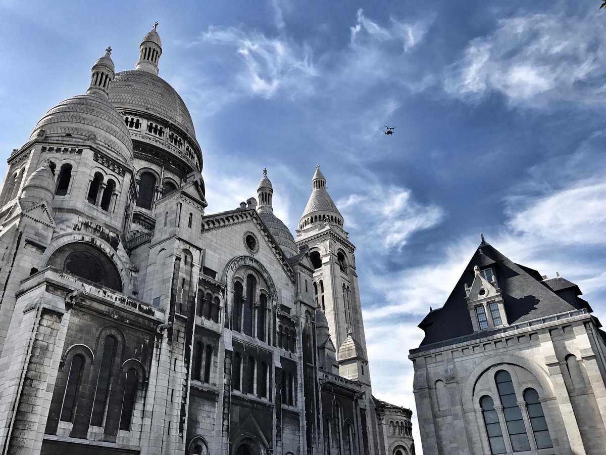 Cette semaine, tournage à Montmartre pour le prochain film de Ken Scott ! #TheExtraordinaryJourneyOfTheFakir #inspire2 #skydrone