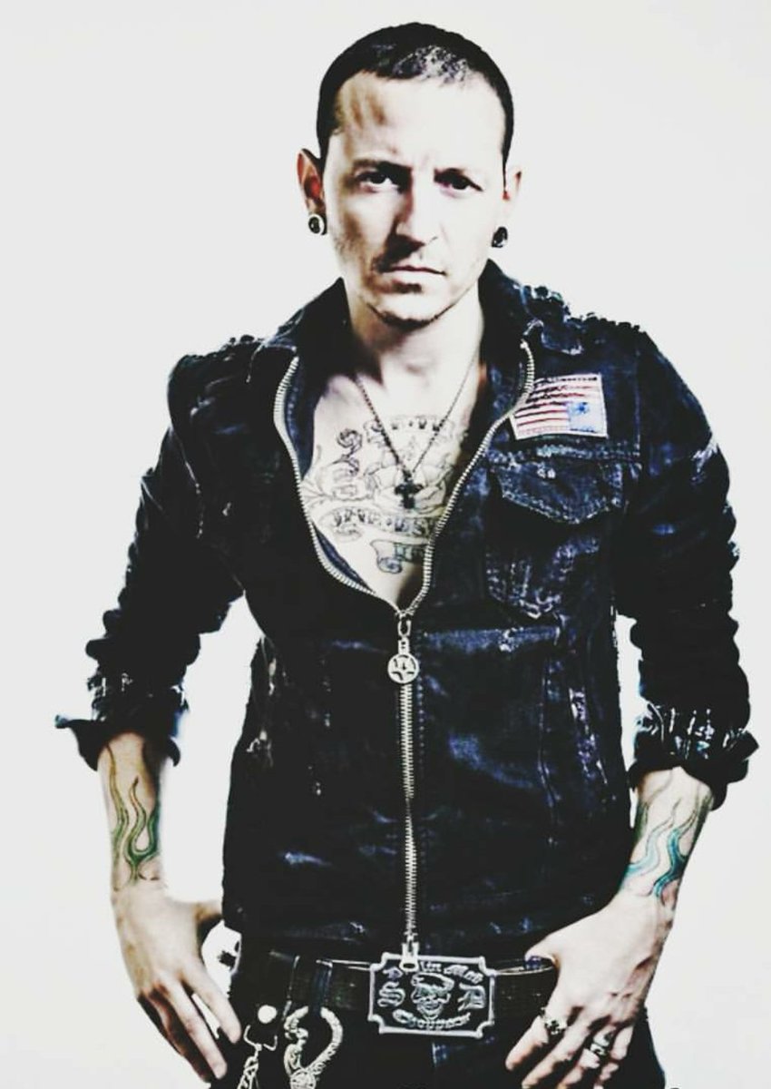 useless_chick's tweet photo. One of my favorite #frontmen in the world.
#rip #chesterbennington 
#linkinpark #frontman https://t.co/ijK28obuIY