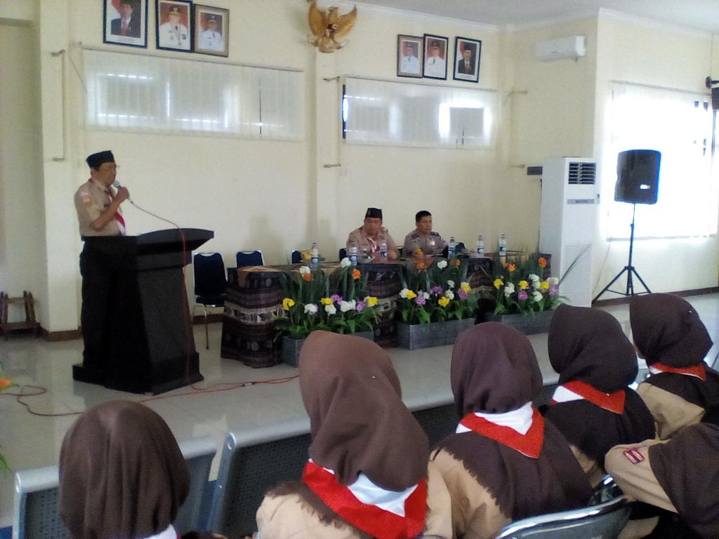 TaposTerbaik's tweet photo. Sambutan Camat Tapos pada pelepasan peserta Jambore Daerah Tk. Jawa Barat dan Raimuna Nasional Tahun 2017 https://t.co/DzR3r8vP9y