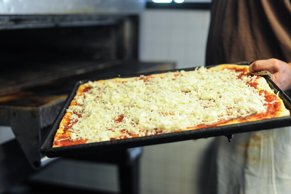 WallysCambridge's tweet photo. And into the oven it goes for its second round of baking! #wallyspizza #cambridge #fastcasual https://t.co/fBKaEvNjYT