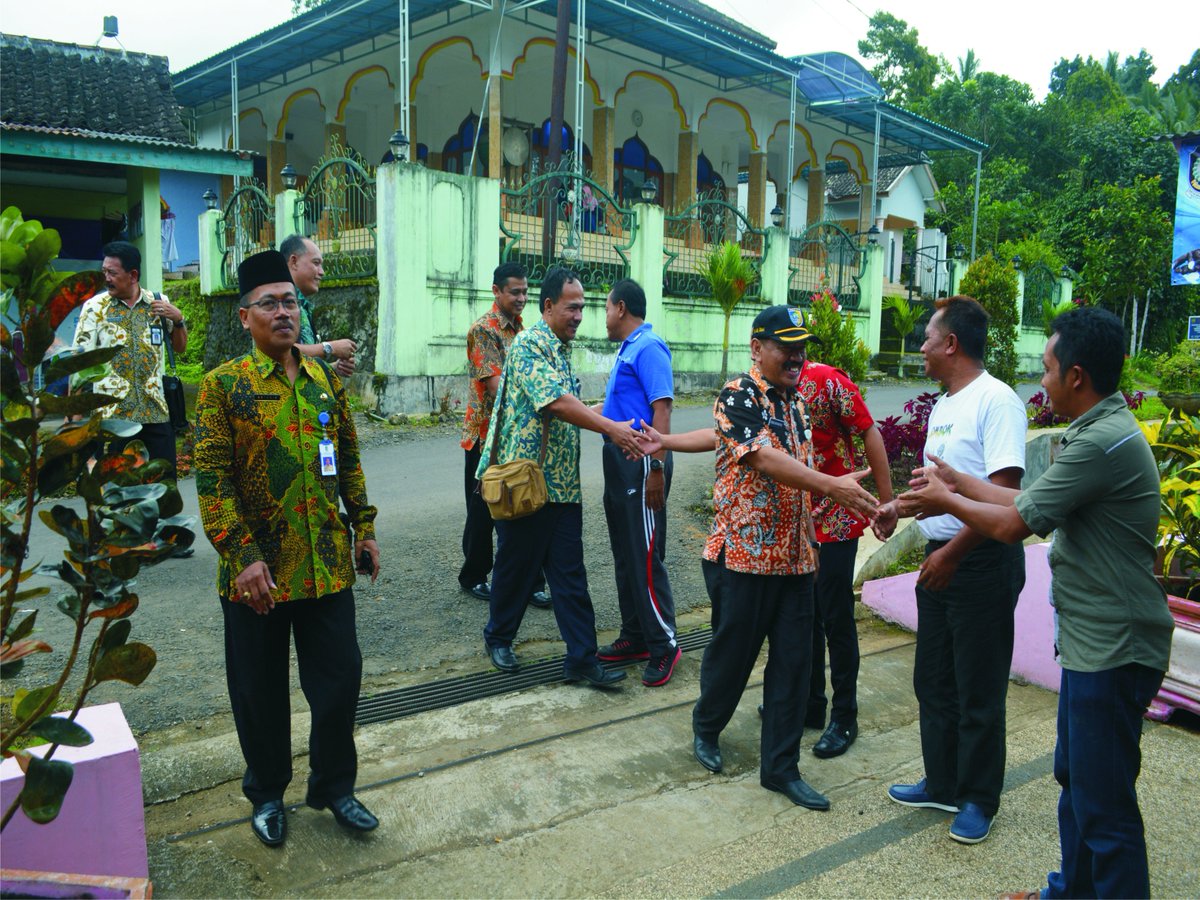 Kpanyar_Smart's tweet photo. Kunjungan Kerja Asisten Pemerintah Setda Kab. Demak jawa Tengah d Smart  Kampung Desa Kampunganyar @a_azwarnas @banyuwangi_kab @kec_glagah https://t.co/Qvju7ChiVU