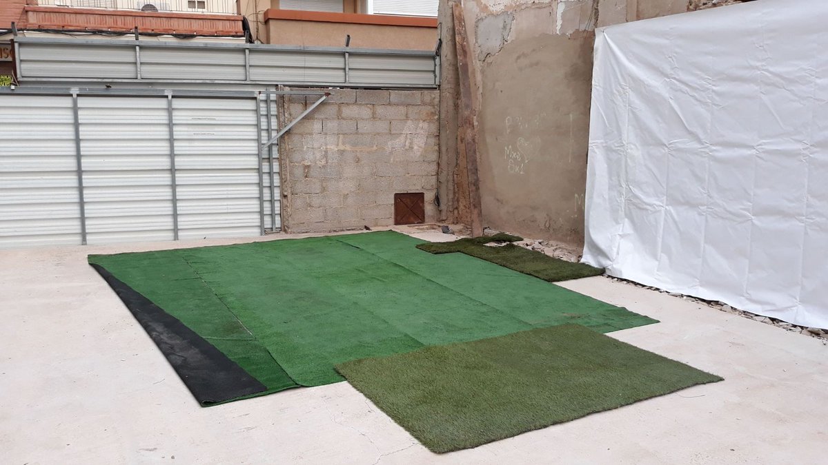 BerbersTorrent's tweet photo. #Solaret  anem a per la piscina. Tot molt aseat. #EsoEso #SomBerberiscos https://t.co/LZr5f694FZ