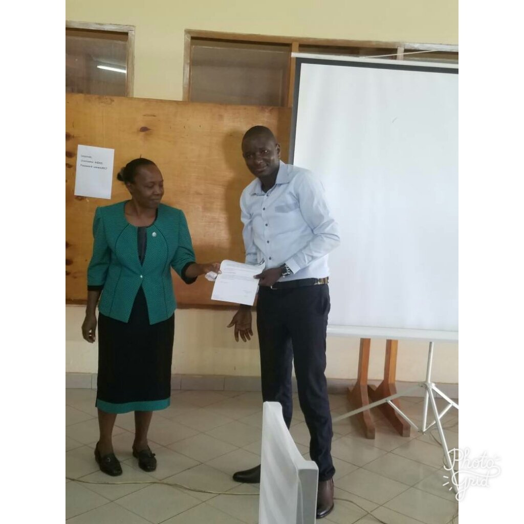TonyMwebia's tweet photo. Receiving my certificate after 10 Days of training at #FilmingtheBridge cc @UNFPA @UNICEF https://t.co/sVeoMcxTWI