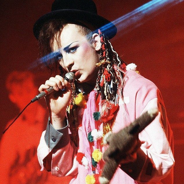 boygeorgeitalia's tweet photo. Buon fine settimana! Siete stati al concerto?😍😍#boygeorge #cultureclub #boygeorgelive #boygeorgemakeup #newwave #androgin #androgino https://t.co/X9ipcC1Jw4