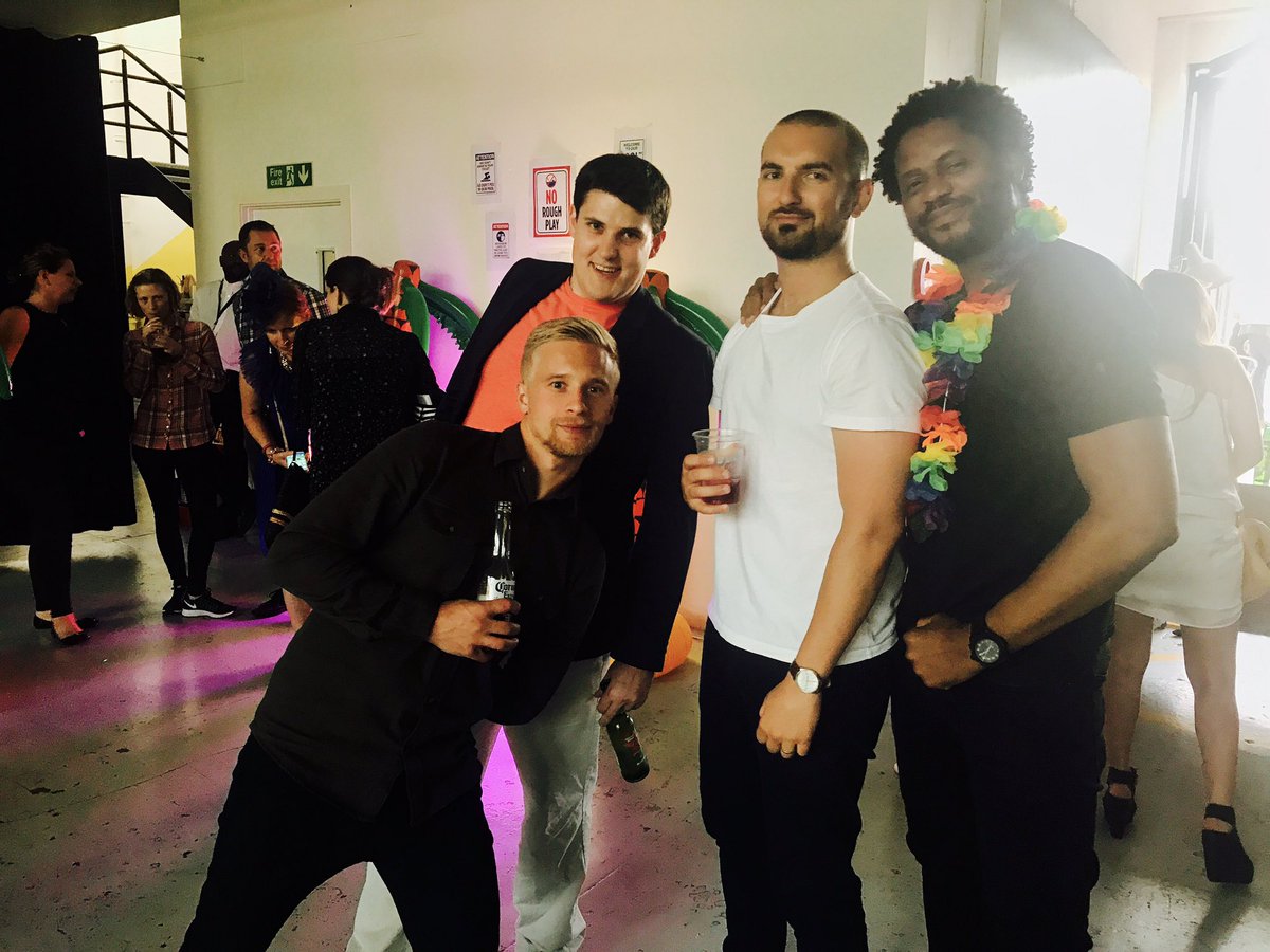 AnthonyRobertsz tweet picture